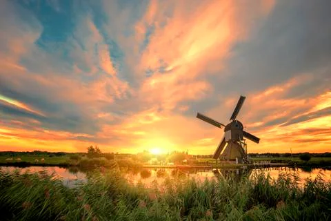 Kinderdijk windmill sunset Stock-Fotos