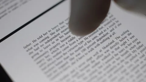 Kindle ebook. man read digital ebook on the iphone kindle app. Vidéo 234873308
