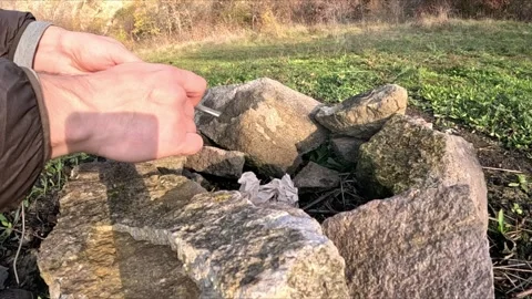 Kindling a fire with a flint. spark cutting. Lighting a fire in nature Video stock 223871927
