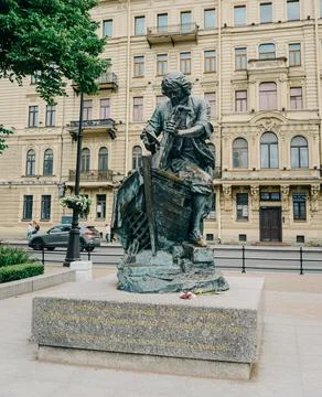 'King-Carpenter': Monument to Peter the First on the Admiralty Embankment. Photos