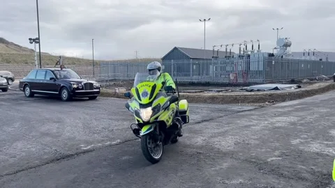 The King makes a visit to the SeAH Wind plant on Teesside Video stock 301800683
