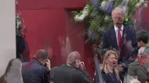 King, Queen, Kate, William, George, Charlotte, Louis arrive for VE Day processi Stock Footage 308374962