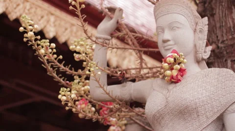 King Statue In To Out Focus Stock Footage 42814984