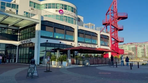 King Taps and Red Observation Tower at Lonsdale Quay, North Vancouver - 4K 库存影片 333790455