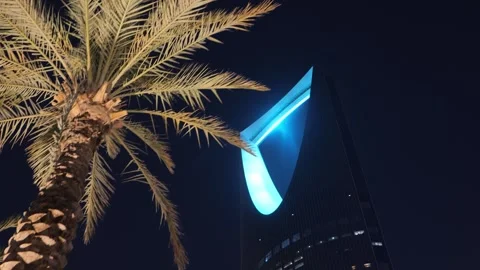 Kingdom Centre Tower at Night in Riyadh, Saudi Arabia 動画素材 316552722