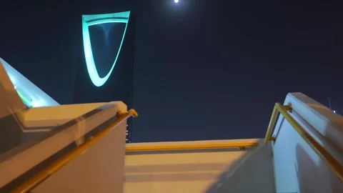 Kingdom Centre Tower at Night in Riyadh, Saudi Arabia 動画素材 316552776
