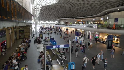 King's Cross Station concourse Video stock 250025190