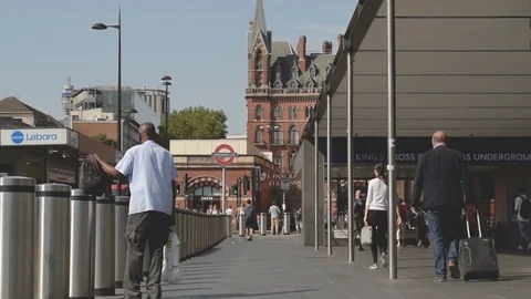 Kings Cross train station square with commuters outside on a sunny morning Stock Footage 93798491
