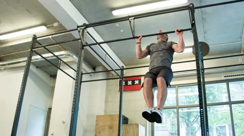 Kipping to Butterfly Pullups Vidéo 40034676