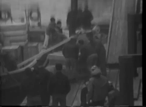 KISKA, ALASKA - 1943: Deck Cargo Crew - Large Crew Crowds Working Deck 库存影片 343788562
