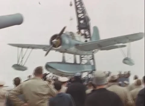 KISKA, ALASKA - 1943: Floatplane hoist — crane lifts an observation floatplane 库存影片 343135383