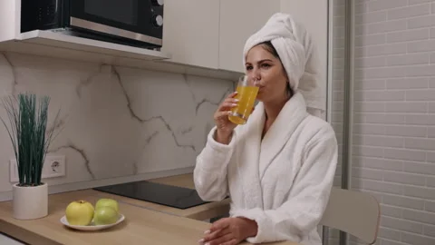 Kitchen apples, Juice devotion, Healthy choice Stock-Footage 243925535