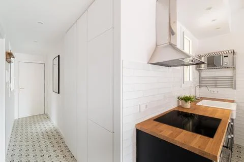 Kitchen with appliances and empty lobby in studio apartment Fotos Stock