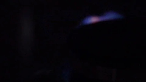 The kitchen burner turns on. The upper burner lights up, turning into a blue Vidéo 129942480