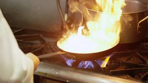 Kitchen Cooking Shrimp Fire Flames Chef Culinary Prep Preparation Grill Vídeo Stock 131411700