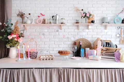 Kitchen counter decorated for Easter front view Stockfoto's