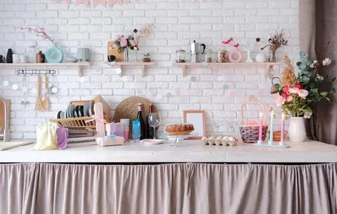 Kitchen counter decorated for Easter Stockfoto's