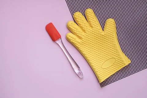 Kitchen flat lay with heat resistant glove and spatula Fotos de archivo