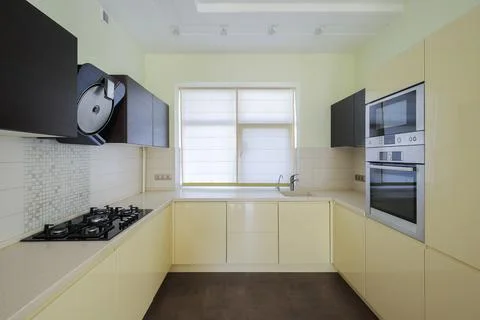 Kitchen interior with modern built-in kitchen appliances Foto stock