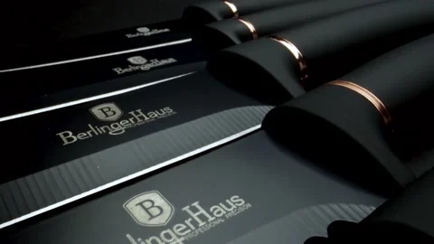 Kitchen knife, dark knife, lowlight Stockbeeldmateriaal 158313232