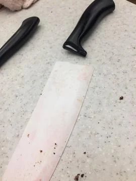 Kitchen Mishap Broken White Ceramic Knife Foto stock