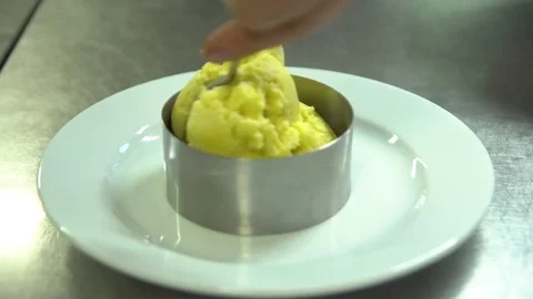 Kitchen. Restaurant. Cooking. The chef puts corn porridge on a plate Video stock 73954922