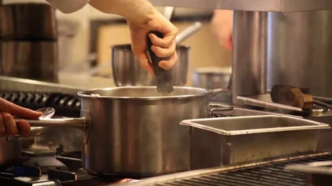 Kitchen restaurant stirring pot Vidéo 77601028
