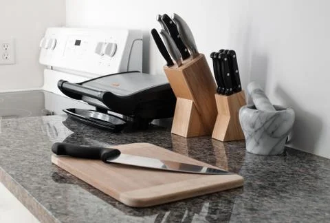 Kitchen set on a granite counter Stock-Fotos