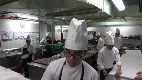 Kitchen timelapse chefs 4k Vidéo 77573527