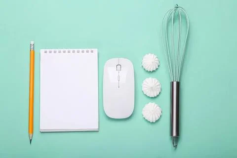 Kitchen tools and notepad on pastel background Foto stock