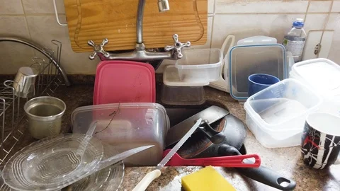 Kitchen utensils need a wash, pan scene. 스톡 동영상 124104956