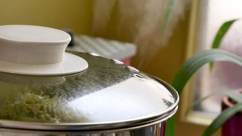 In a kitchen, vegetables are steamed. Video stock 94959275