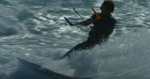 A Kite Surfer riding fast through the waves in slow motion. Vídeo Stock 101639490