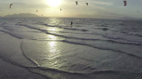 Kite Surfer at sunset 库存影片 35680274