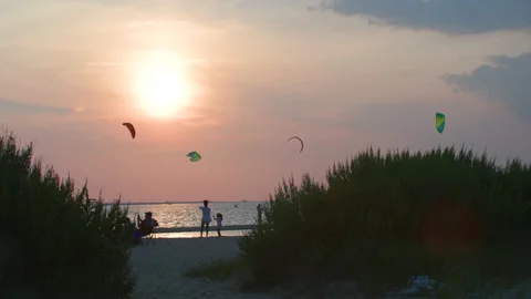 Kite surfers ut sunset Stock Footage 158498629