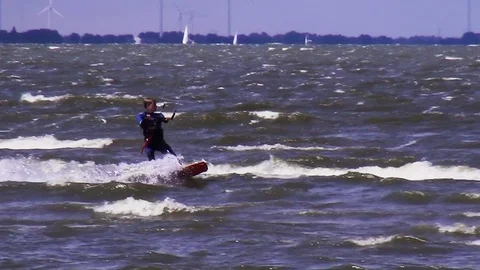 Kite surfing in white waves Video stock 118572270