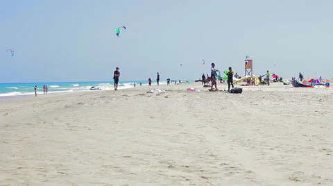Kiters preparing kites on the beach 動画素材 55091267