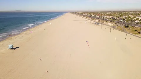 Kites flown at southern California beach near Pacific Coast Highway. 動画素材 166330653