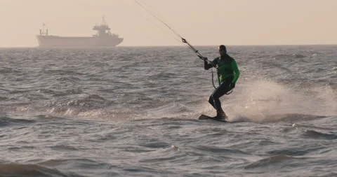 Kitesurfer kiting infront of big ship slowmotion 4k 스톡 동영상 153777467