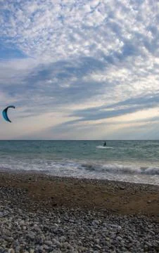 Kitesurfer rides a kite-surf on waves of the sea Foto stock
