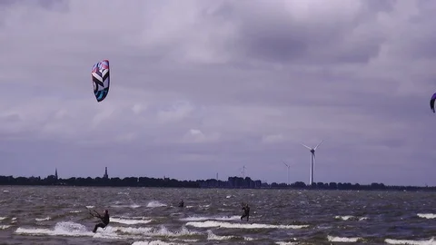 Kitesurfing in strong wind Video stock 118572629