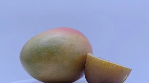 Kiwi and mango large still life 動画素材 325124489