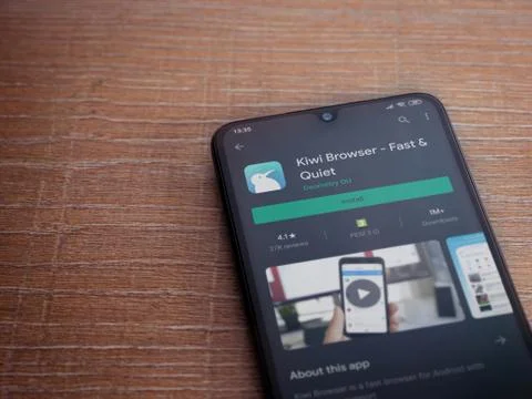 Kiwi Browser app play store page on the display of a black mobile smartphone  Stock Photos