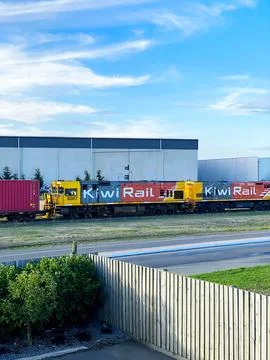KiwiRail freight train with DL class locomotive 8007 hauling shipping conta.. Stock Photos