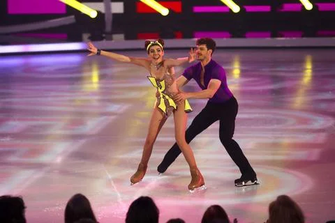  Klaudia mit K und Sevan Lerche auf dem Eis bei der Sat.1 Promi Liveshow D... Stock Photos