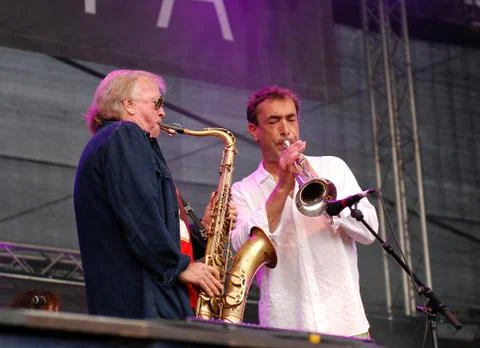 Klaus doldinger performs with hubert von goisern at the linz europa hafenfest Foto stock