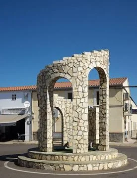 Kleines architektonisches Retro Bauwerk in der Extremadura Kleines Monumen... Stock Photos