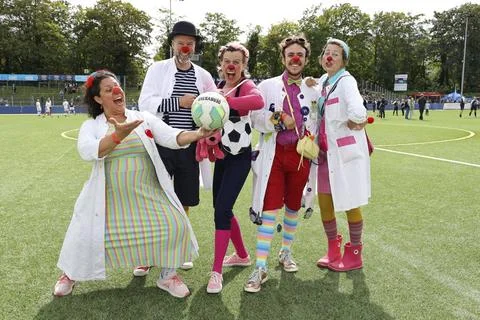  Klinik Clowns beim Benefiz-Fußballspiel Kicken mit Herz 2023 zu Gunsten d.. Stock Photos