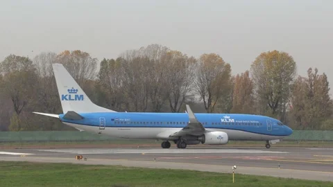 KLM Boeing 737-800 (PH-BXC) "Korhoen/Grouse" Takeoff at Milano Linate Airport Stock Footage 229966913