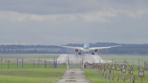 KLM Embraer E-190 landing Video stock 268611831